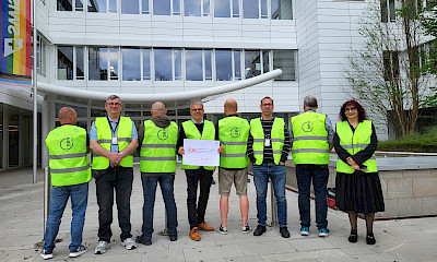 Die SEV-GATA-Delegation am 9. Juni am Swiss-Hauptsitz in Kloten vor der Übergabe der Petition für eine bessere Anerkennung der Leistungen des Personals im GAV an Swiss-CEO Jens Fehlinger.